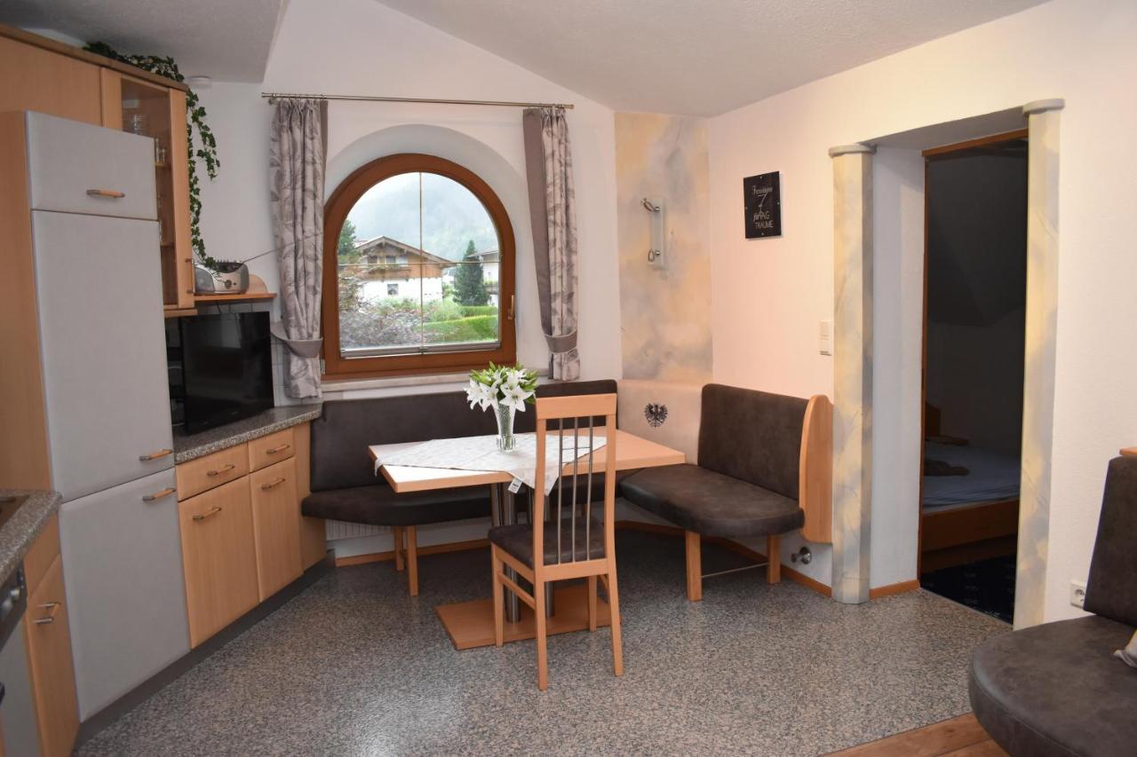 Апартаменти Haus Egger Нойштіфт-ім-Штубайталь Екстер'єр фото