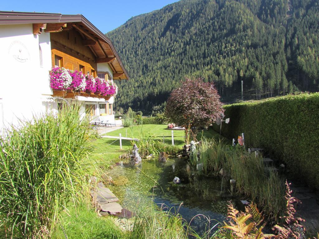 Апартаменти Haus Egger Нойштіфт-ім-Штубайталь Номер фото